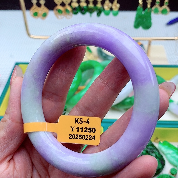 翡翠手镯未镶嵌翡翠