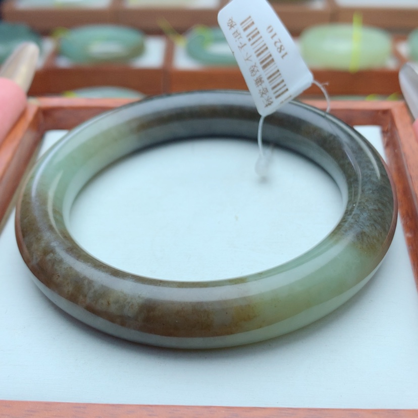 【闪购商品】和田玉手镯未镶嵌58