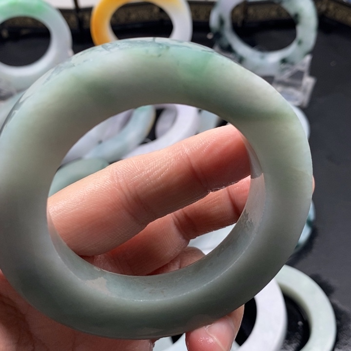 余***味定制翡翠未镶嵌翡翠手镯