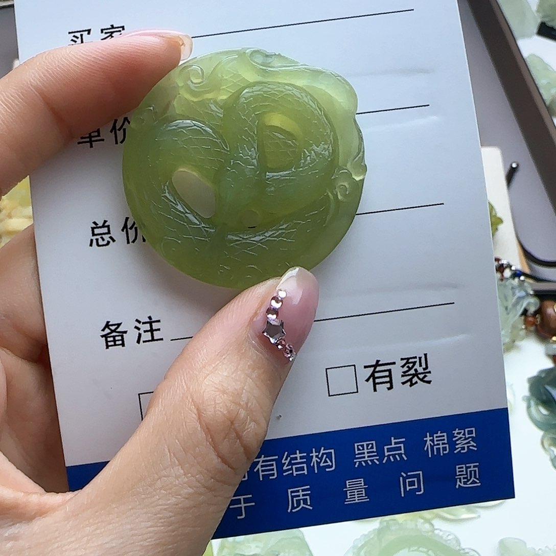 蛇纹石玉颈饰未镶嵌
