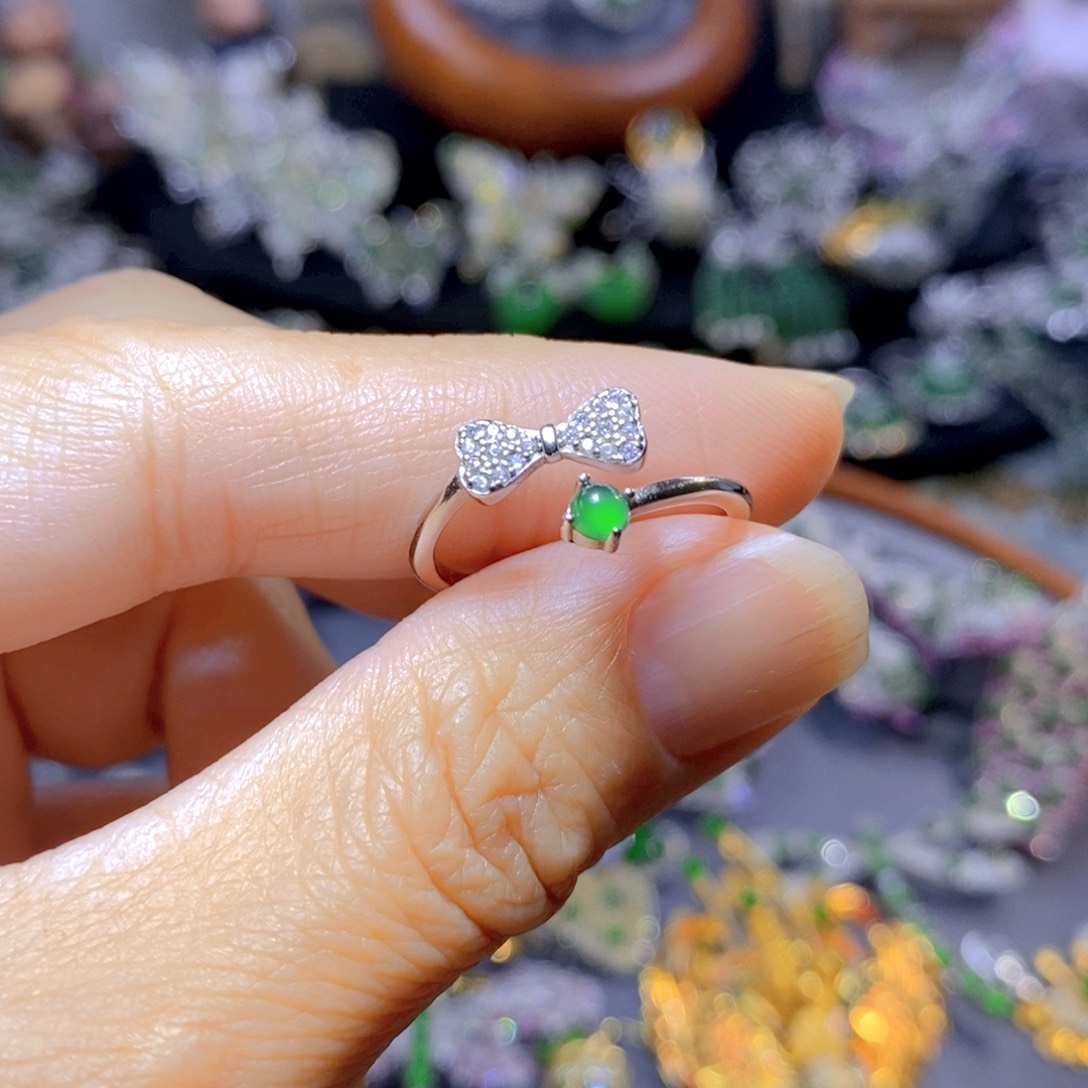 翡翠颈饰银S925镶嵌天然翡翠