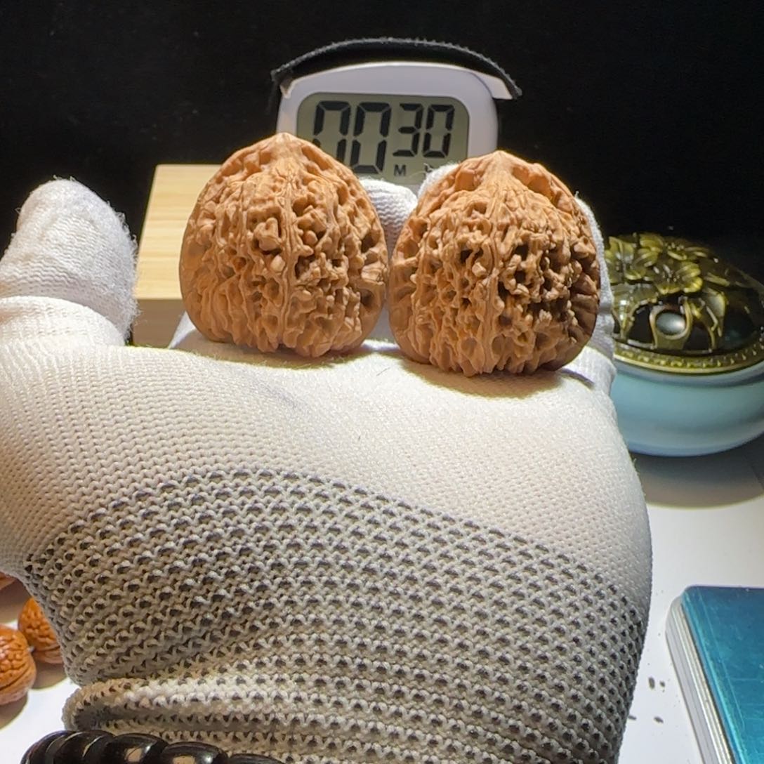 文玩核桃吊坠冠**饰29号，40高三角桩