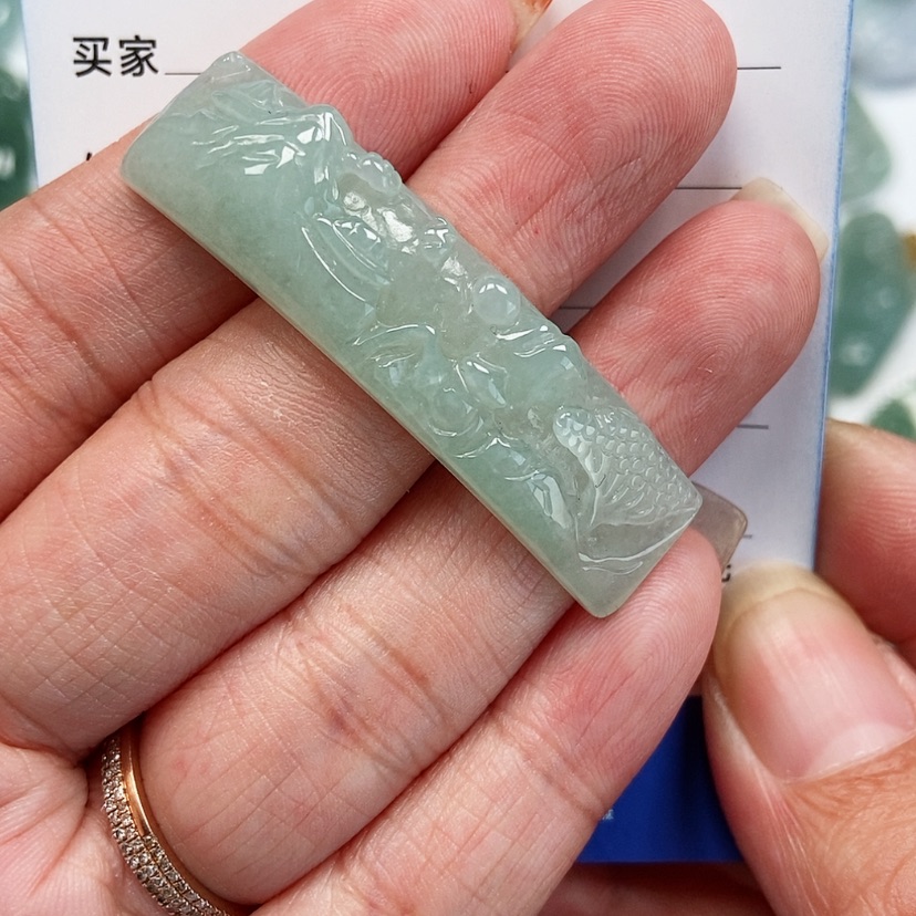 【闪购商品】翡翠颈饰未镶嵌山水手牌