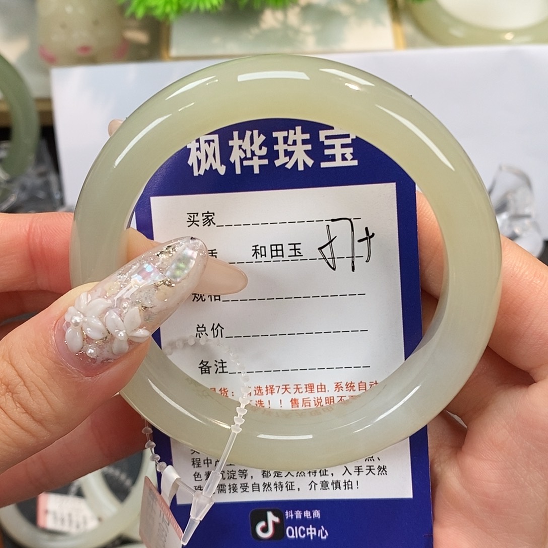 和田玉未镶嵌手镯