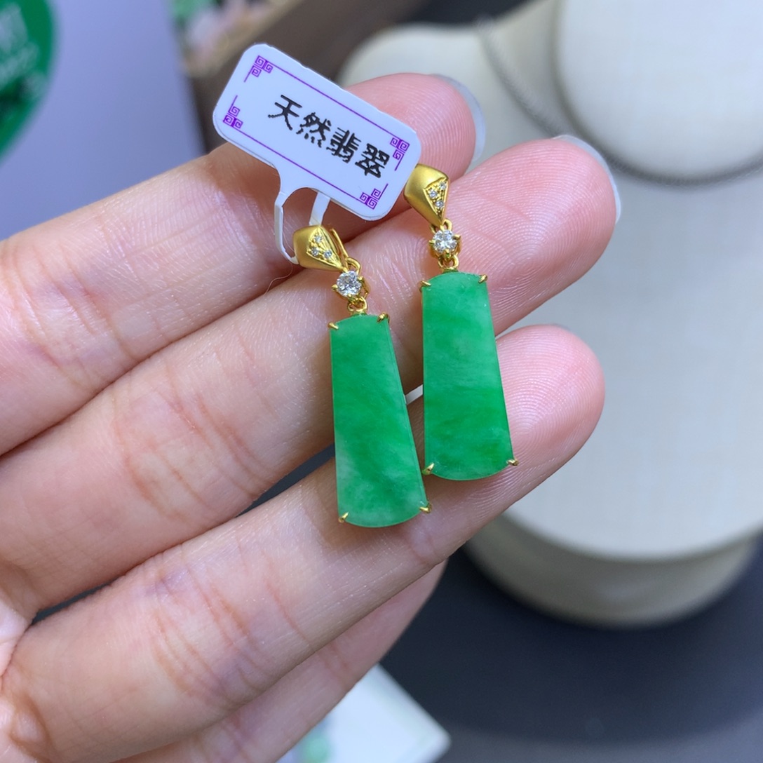 颈饰18K金镶嵌翡翠