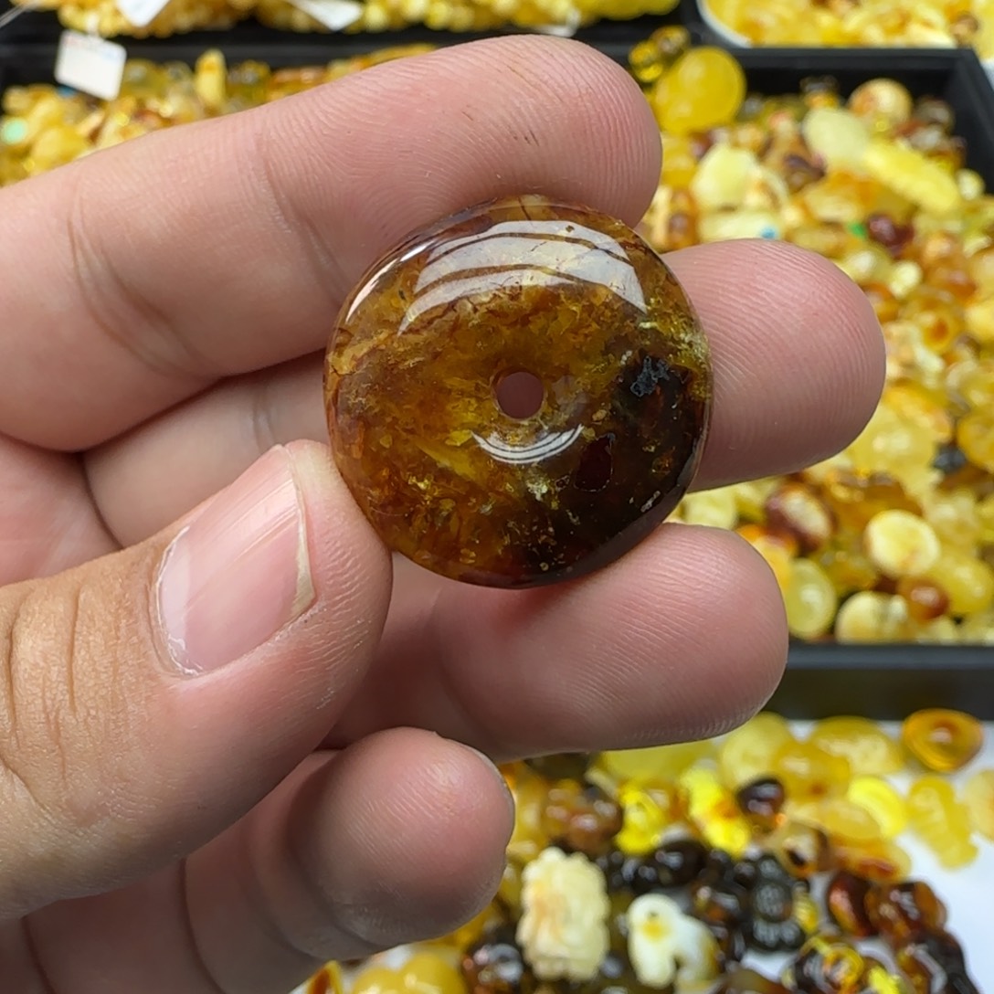 琥珀未镶嵌裸石4克有瑕