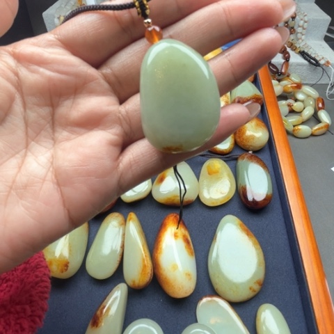 和田玉颈饰未镶嵌