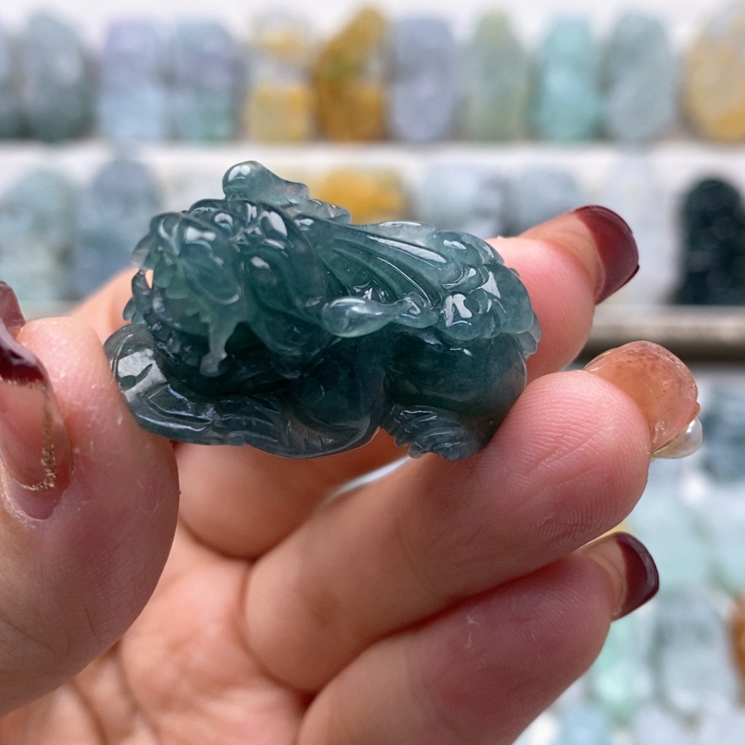 翡翠吊坠(赠链)未镶嵌