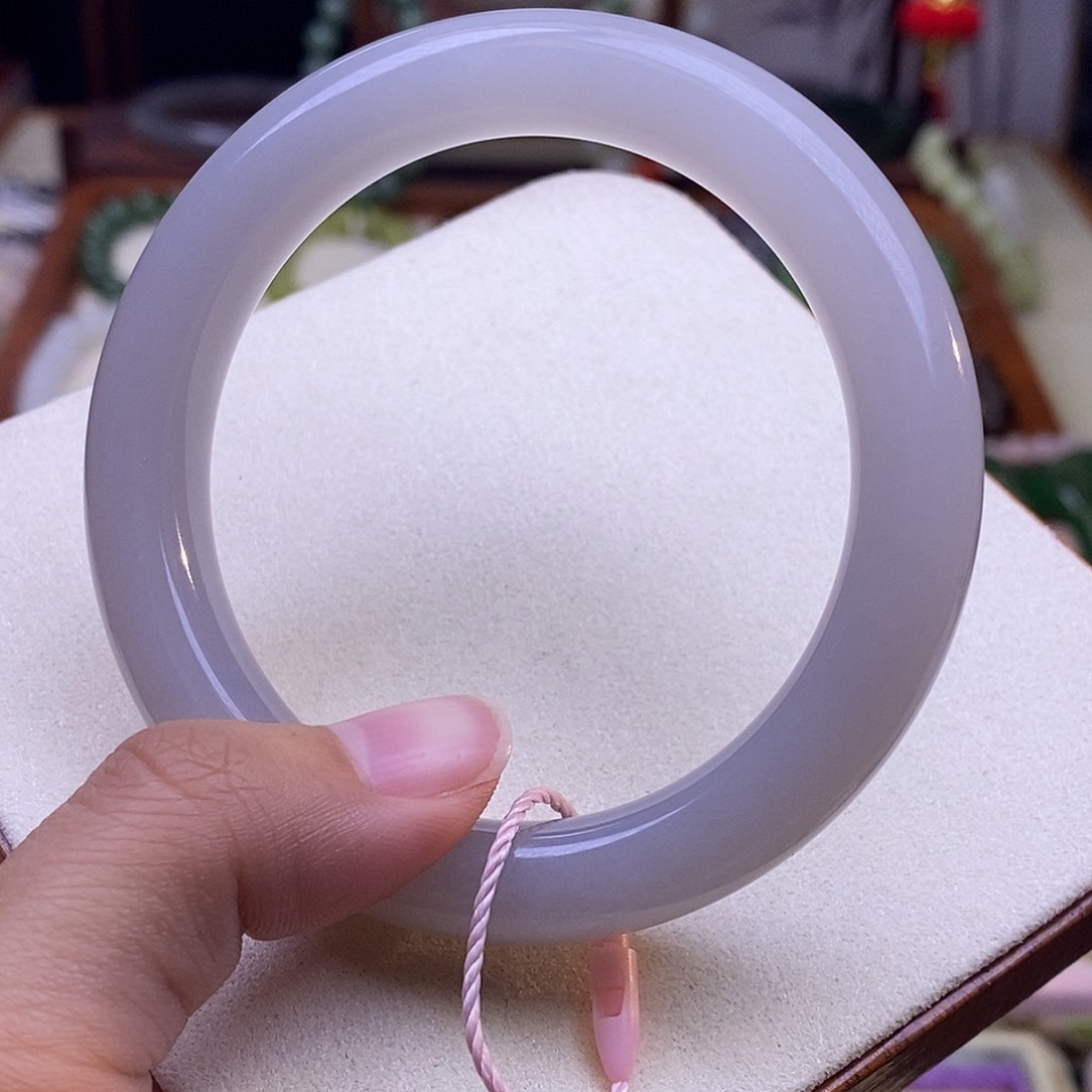 颈饰未镶嵌和田玉毕业级老坑料高冰烟紫手镯56