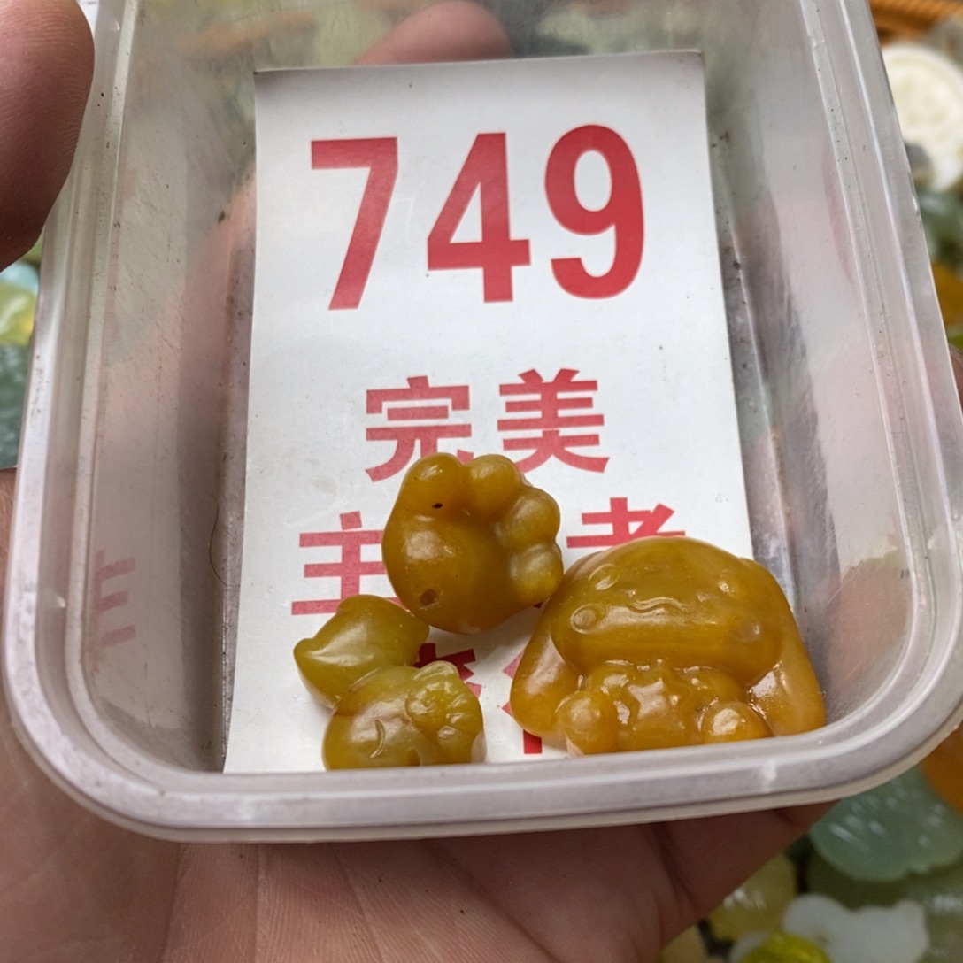 蛇纹石玉挂坠未镶嵌
