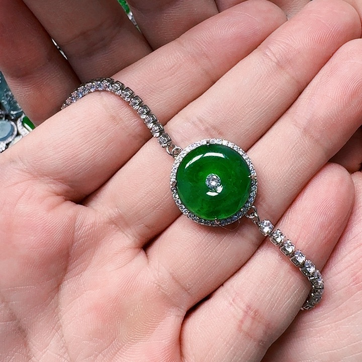 翡翠颈饰未镶嵌天然A货翡翠放漏