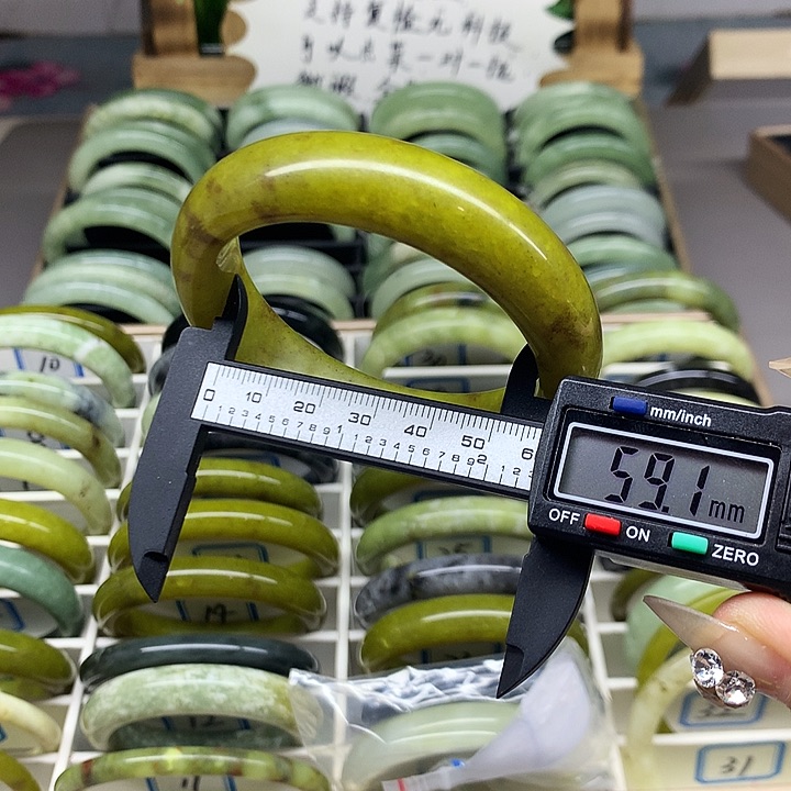 未镶嵌蛇纹石玉手镯28