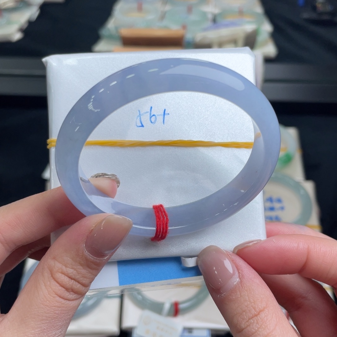 翡翠手镯未镶嵌翡翠