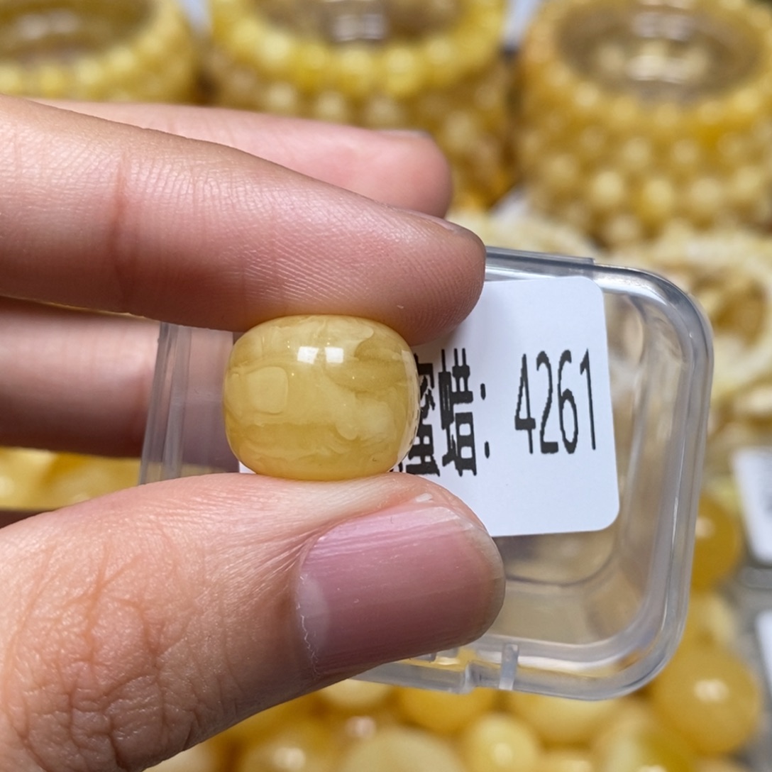 蜜蜡未镶嵌珠宝奇石4261