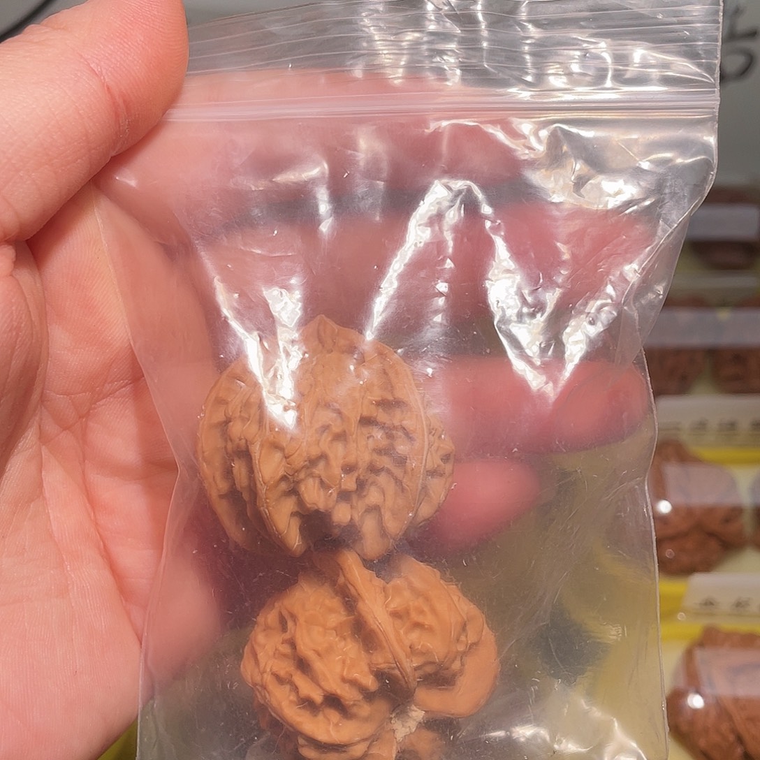 油***酒文玩核桃吊坠盘山三棱
