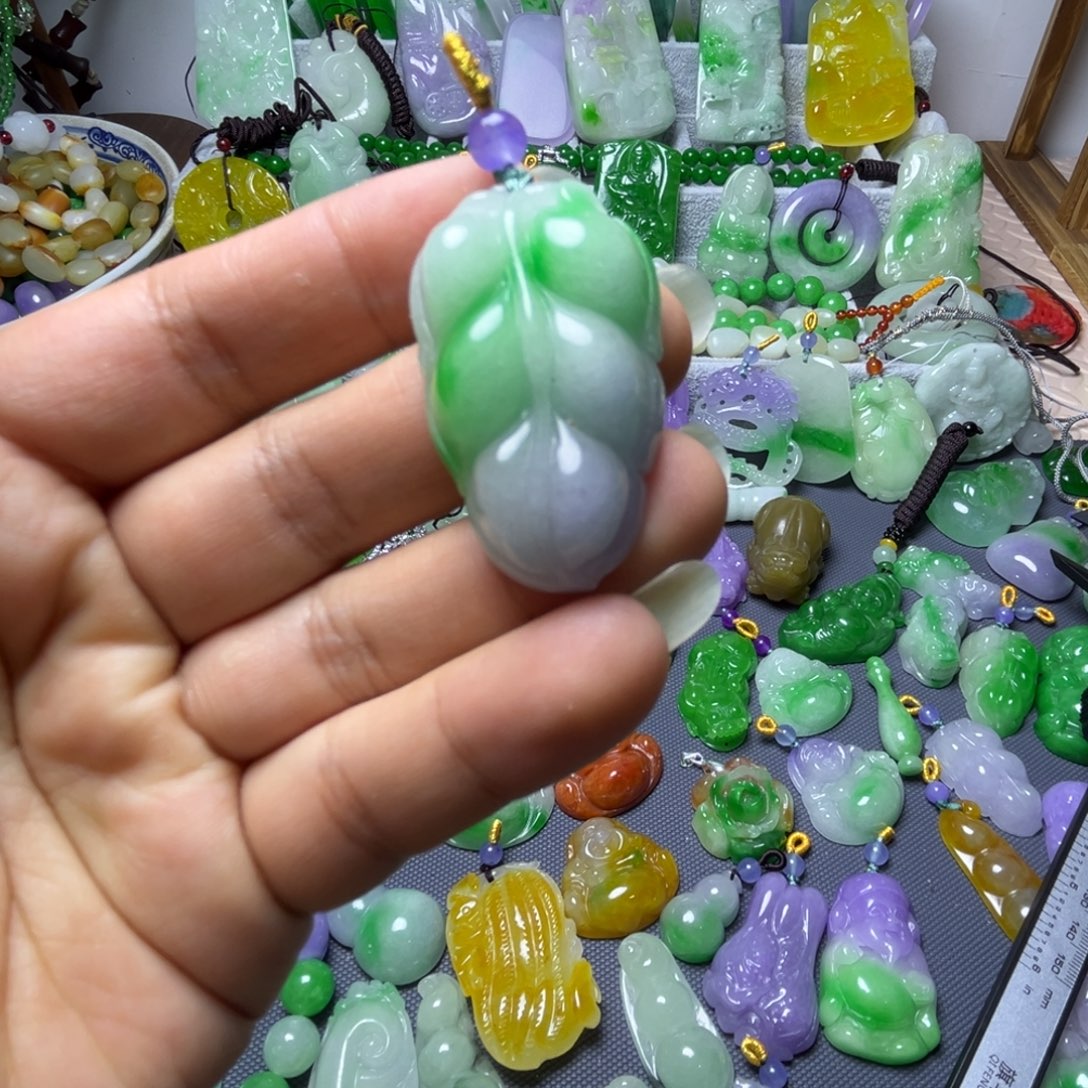 翡翠未镶嵌颈饰吊坠