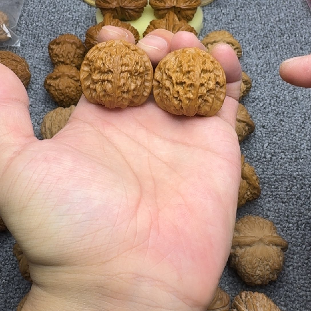 吊坠文玩核桃36尺，白狮子