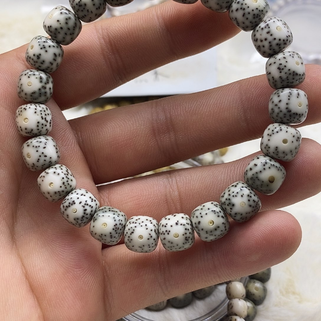 星月菩提吊坠黄金瞳