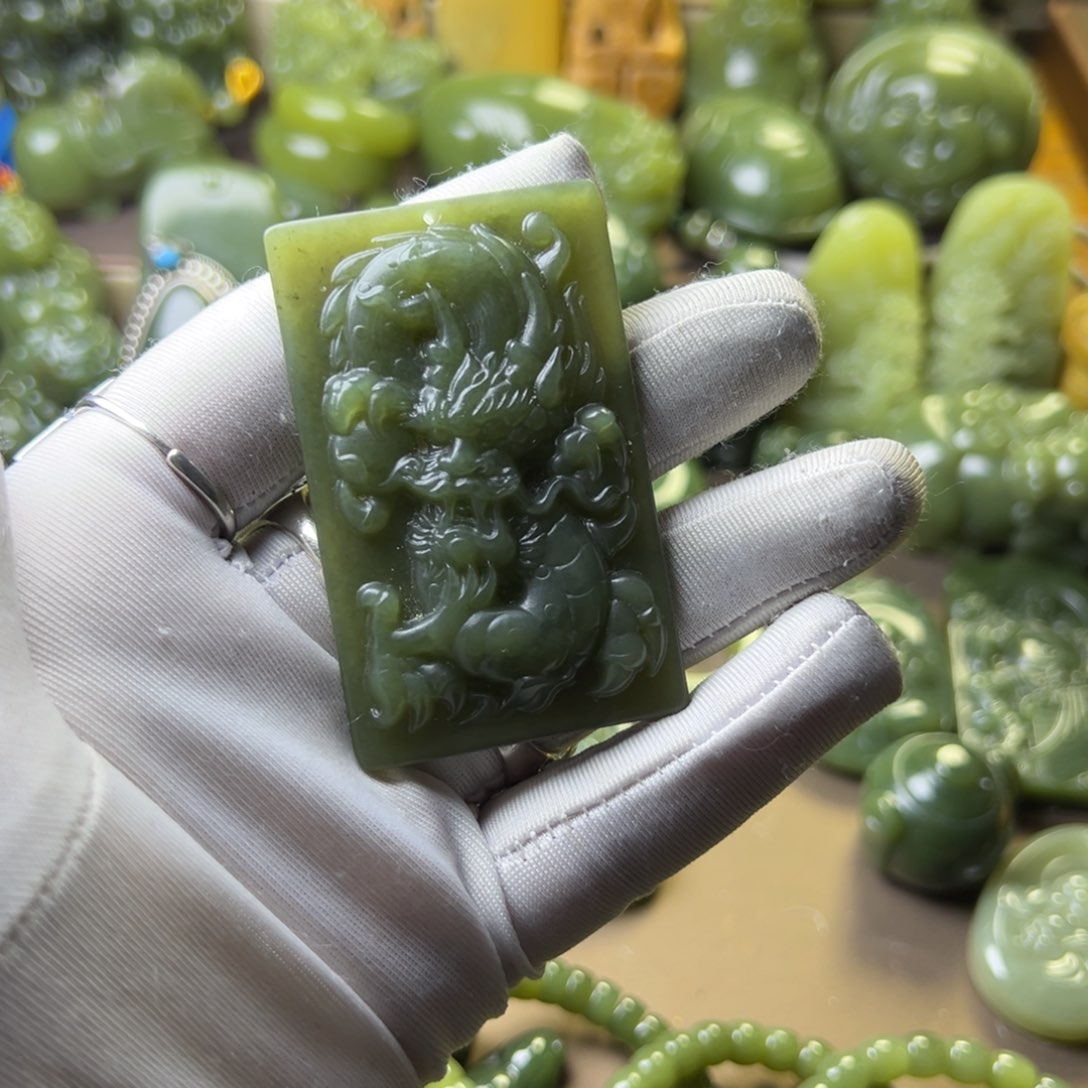 岫岩老玉（透闪石质玉）挂件未镶嵌