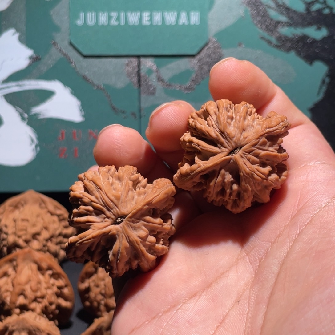 砖***头文玩核桃吊坠君子级房山虎头41