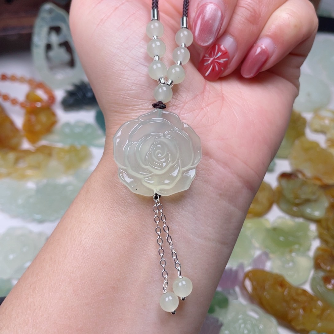 蛇纹石玉颈饰未镶嵌