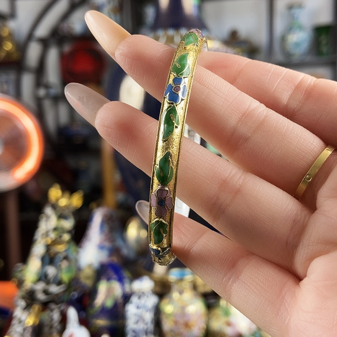 q***5铜白色景泰蓝金地开口镯