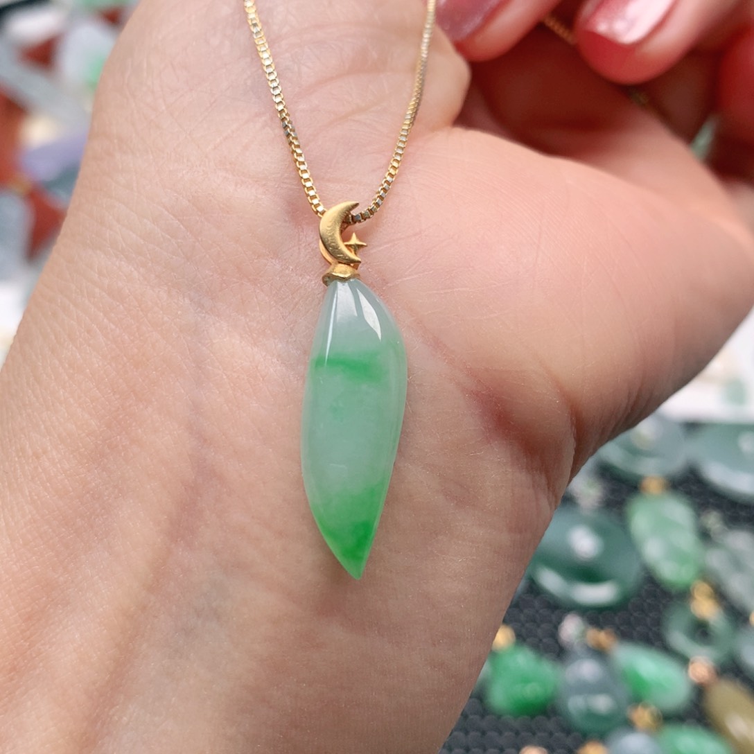 【闪购商品】翡翠吊坠(不含链)18K金镶嵌