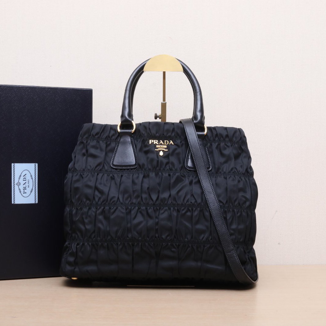 99新 Prada/普拉达 小花攀攀 黑色 尼龙 降落伞 褶皱手提 斜挎包