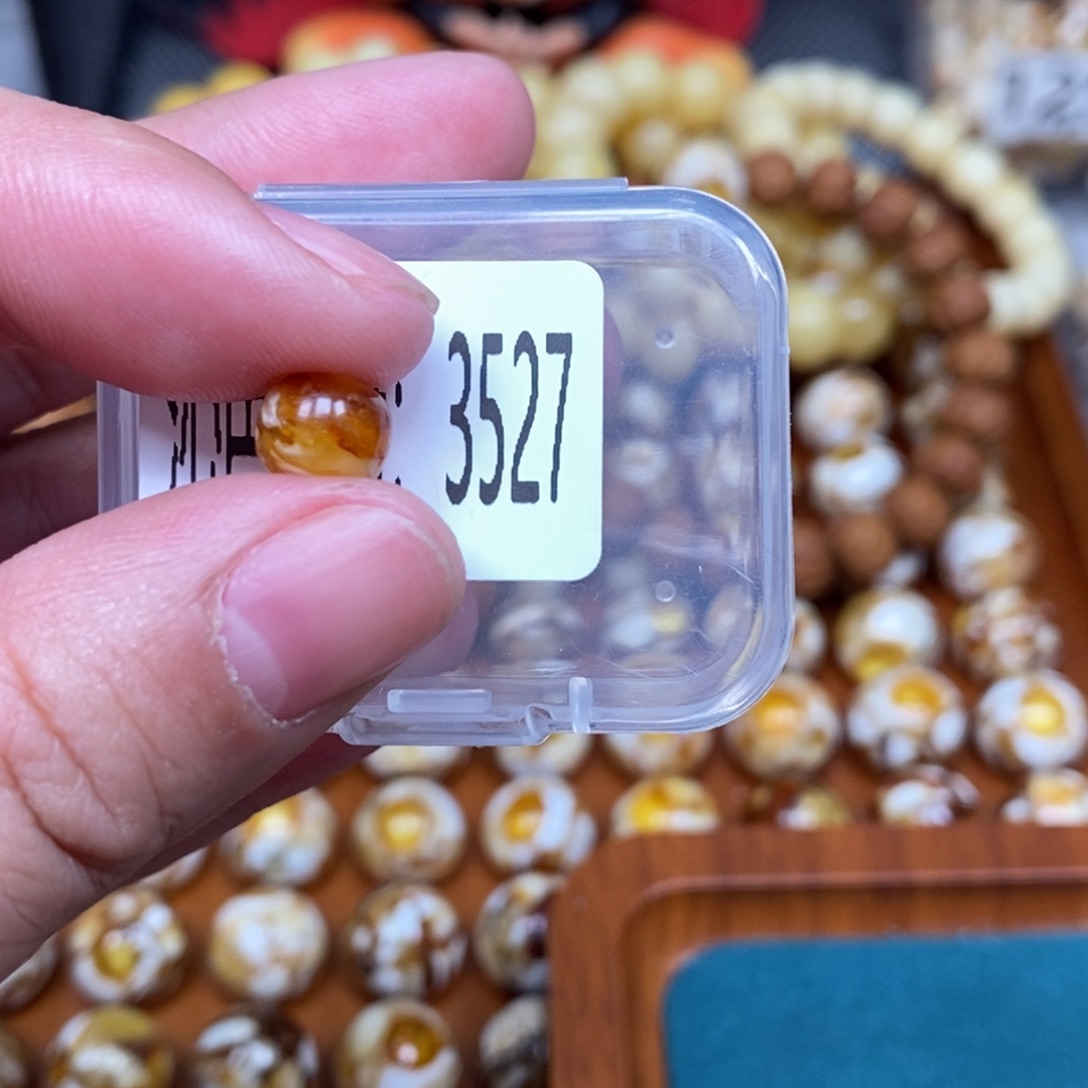 蜜蜡未镶嵌珠宝奇石3527