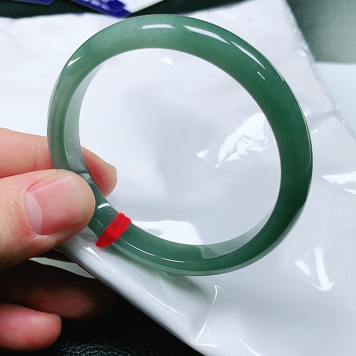 翡翠手镯未镶嵌翡翠手镯未镶嵌