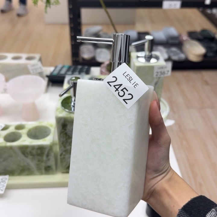 圆***。X2452.          福利