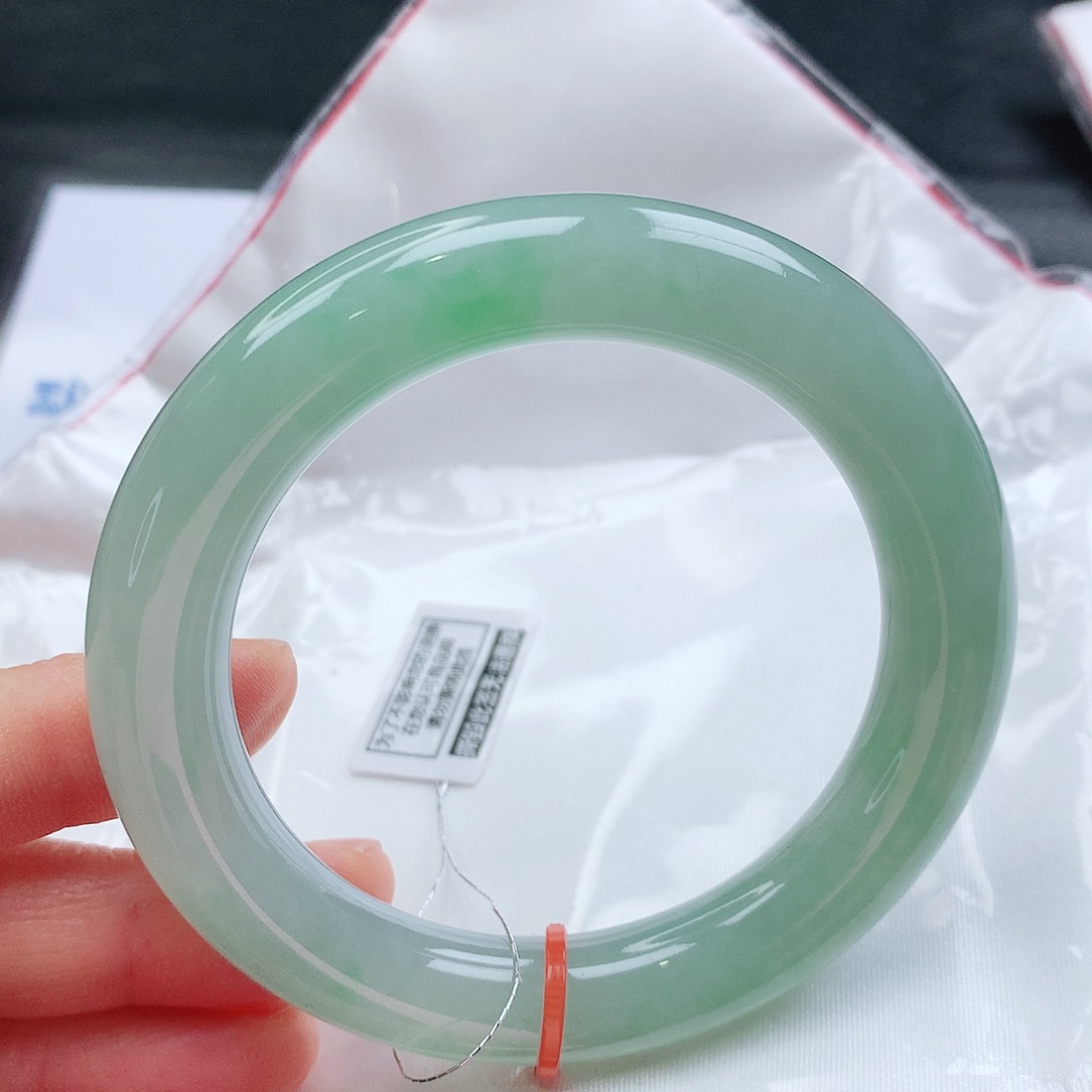 翡翠手镯未镶嵌天然翡翠手镯