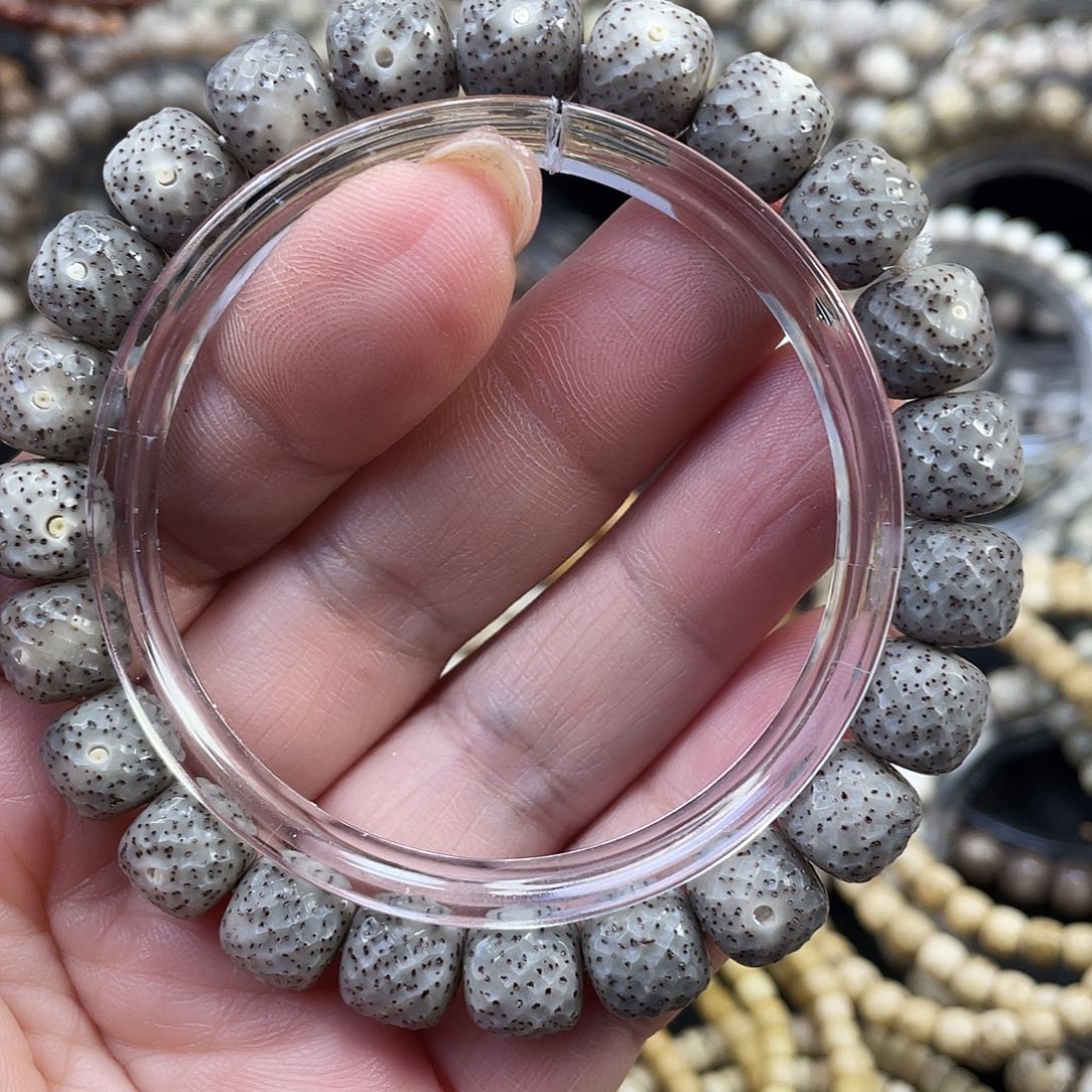 手串星月菩提石玉料冰糖手工雕刻龙鳞尺寸10