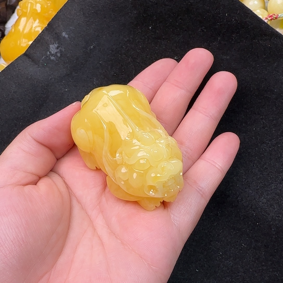 蜜蜡未镶嵌珠宝奇石