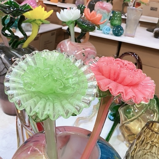 琉璃花瓶高45厘米宽9厘米