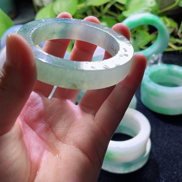 贰***妮未镶嵌手镯定制翡翠