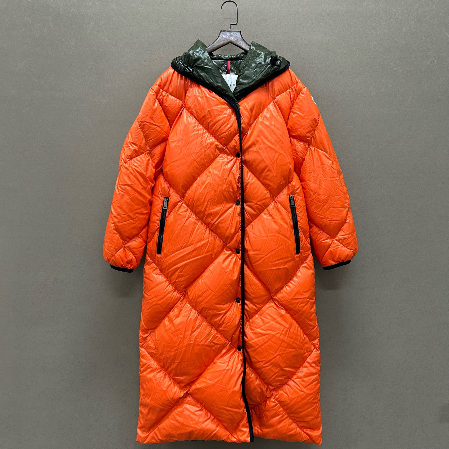 未使用 MONCLER 绗缝长款橙色羽绒服 1码 ys000130