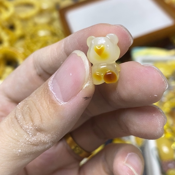 蜜蜡未镶嵌裸石吊坠