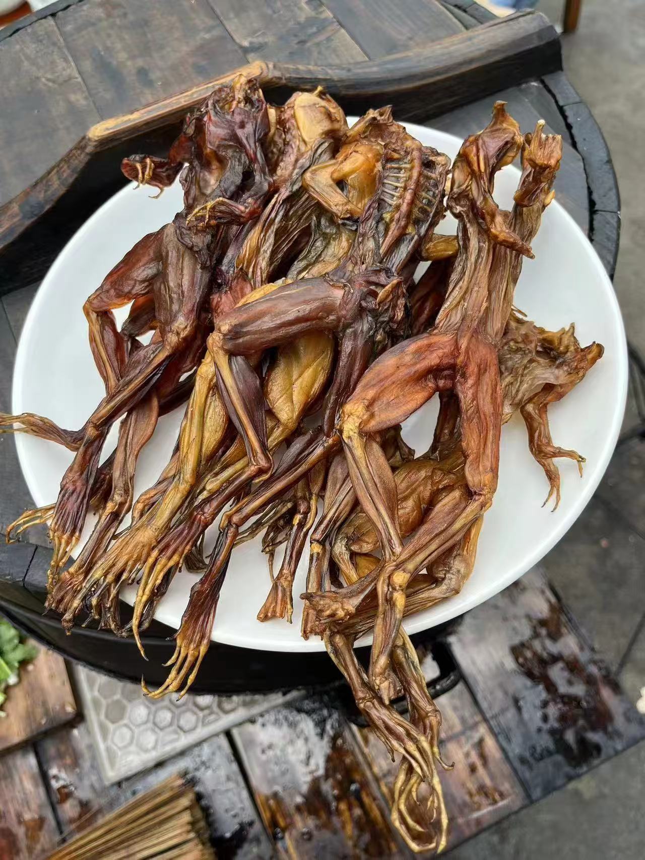 【湘水】湖南乡村美食柴火烟熏  腊牛蛙