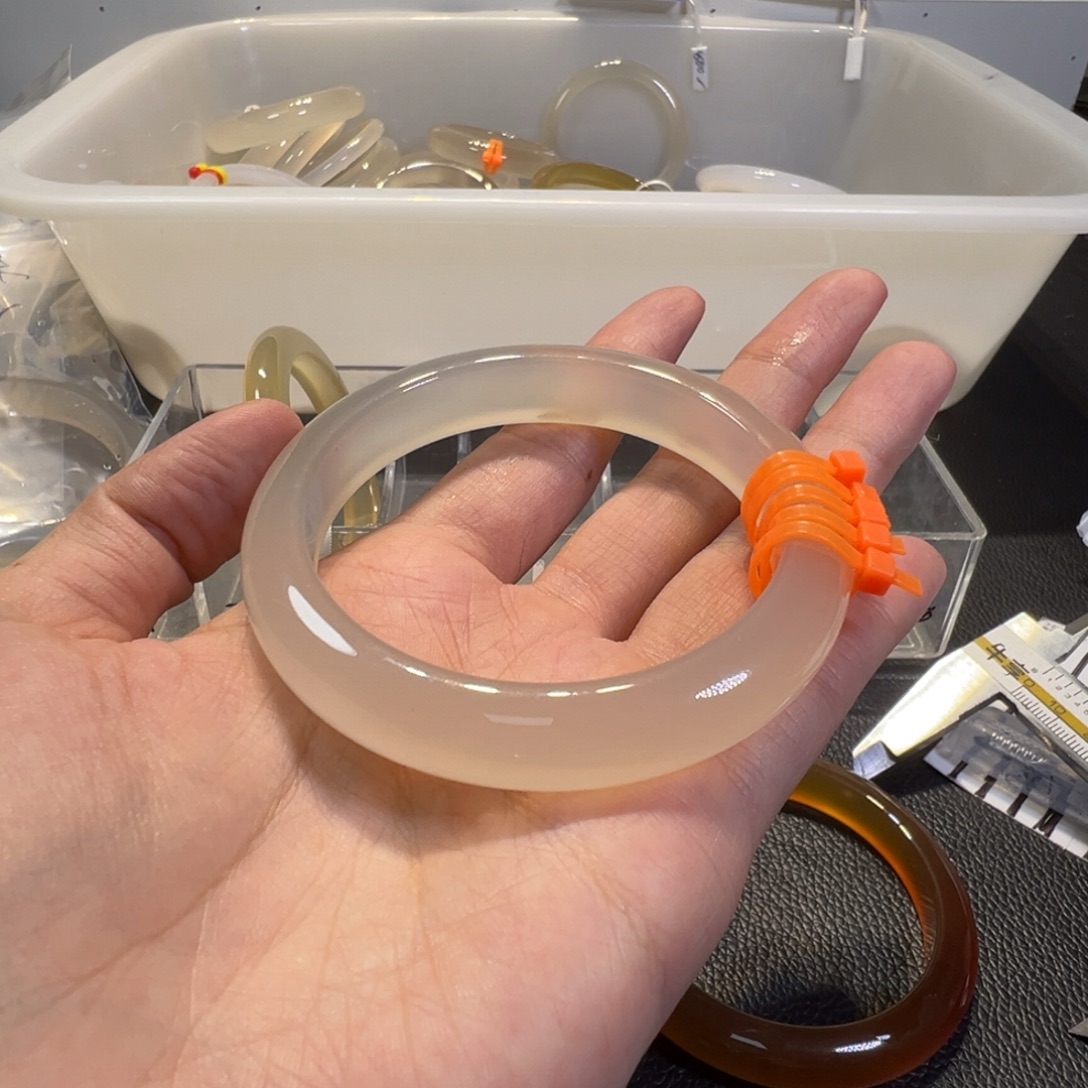 ****丫玛瑙/玉髓未镶嵌手镯