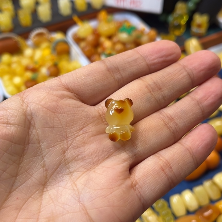 琥珀未镶嵌裸石卡18俏色小熊