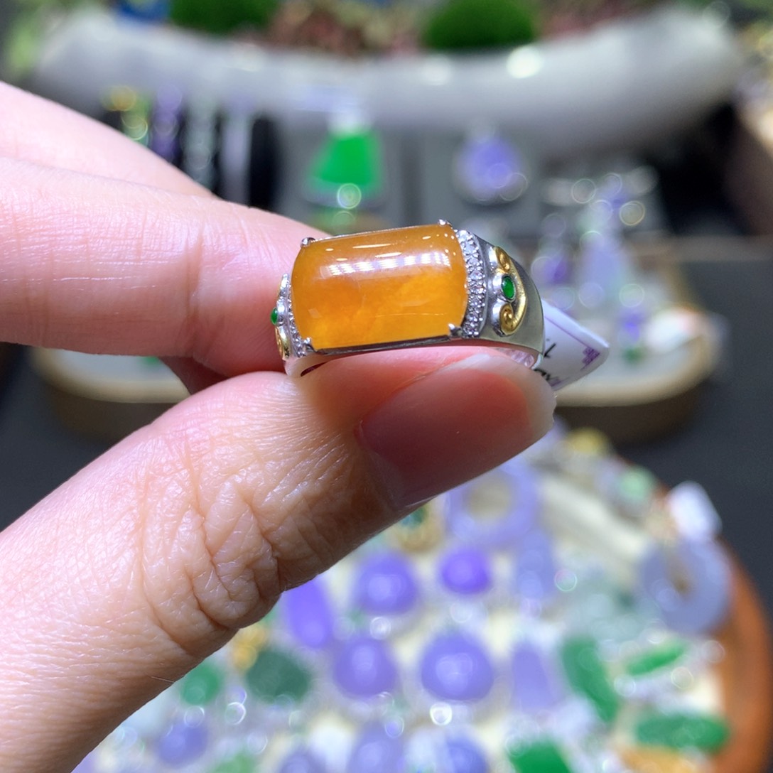 【闪购商品】翡翠颈饰18K金镶嵌翡翠吊坠项链