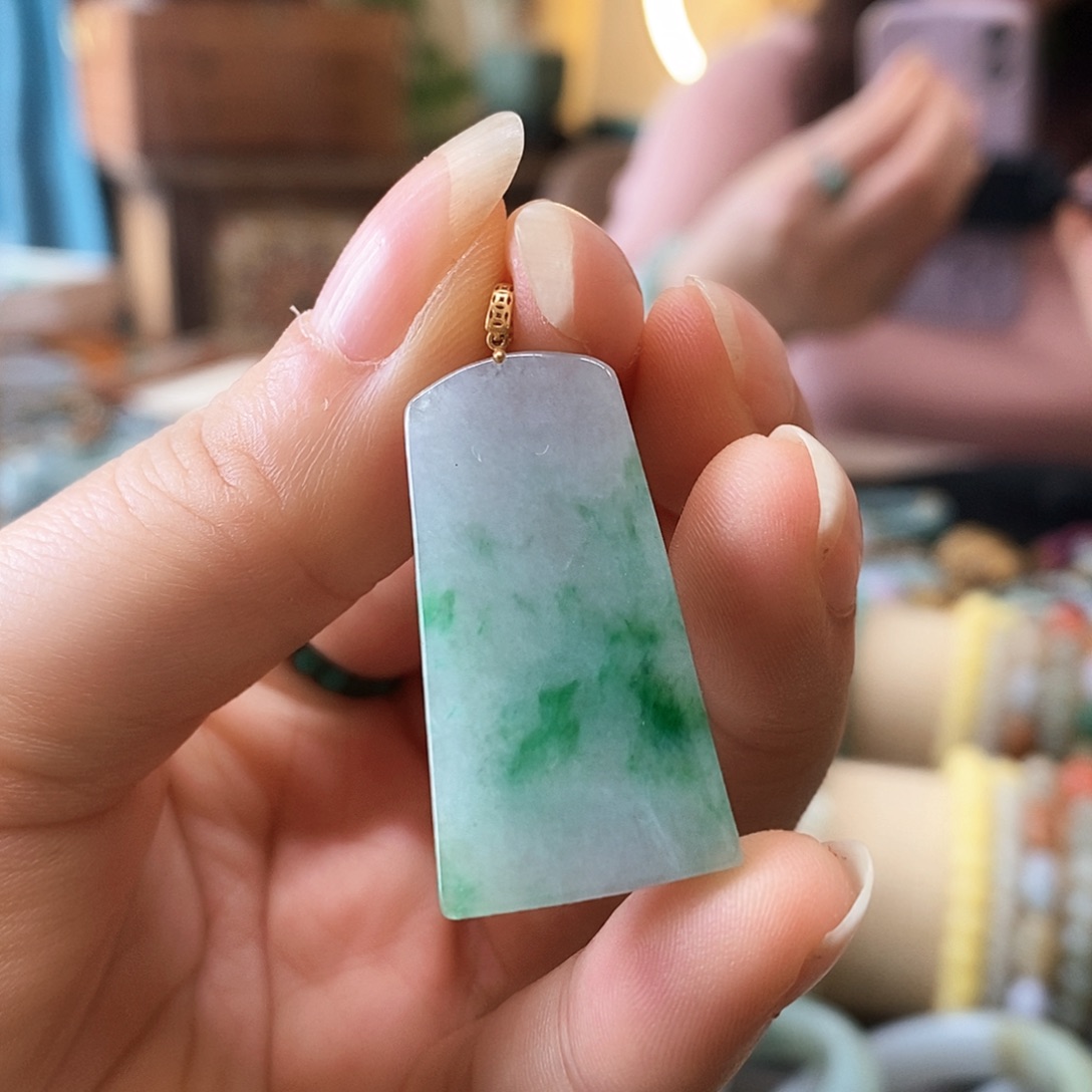 翡翠挂件18K金镶嵌翡翠挂件