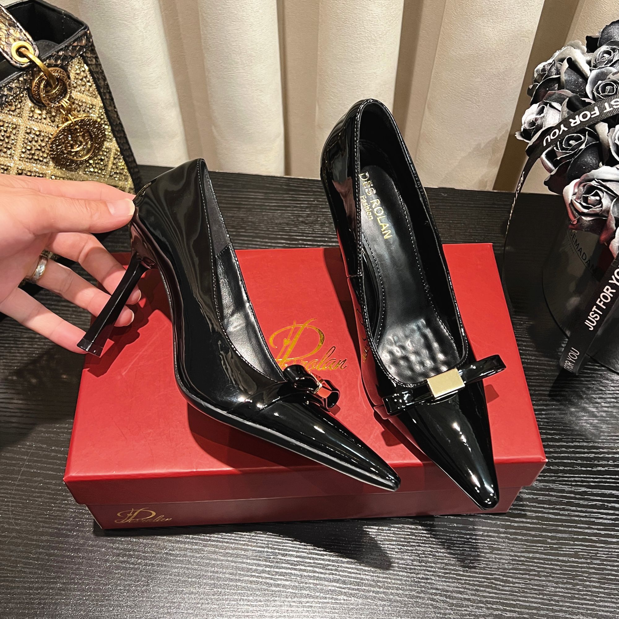 【Zyan推荐】2025秋季新款方扣蝴蝶结方头高跟鞋女细跟漆皮黑色单鞋