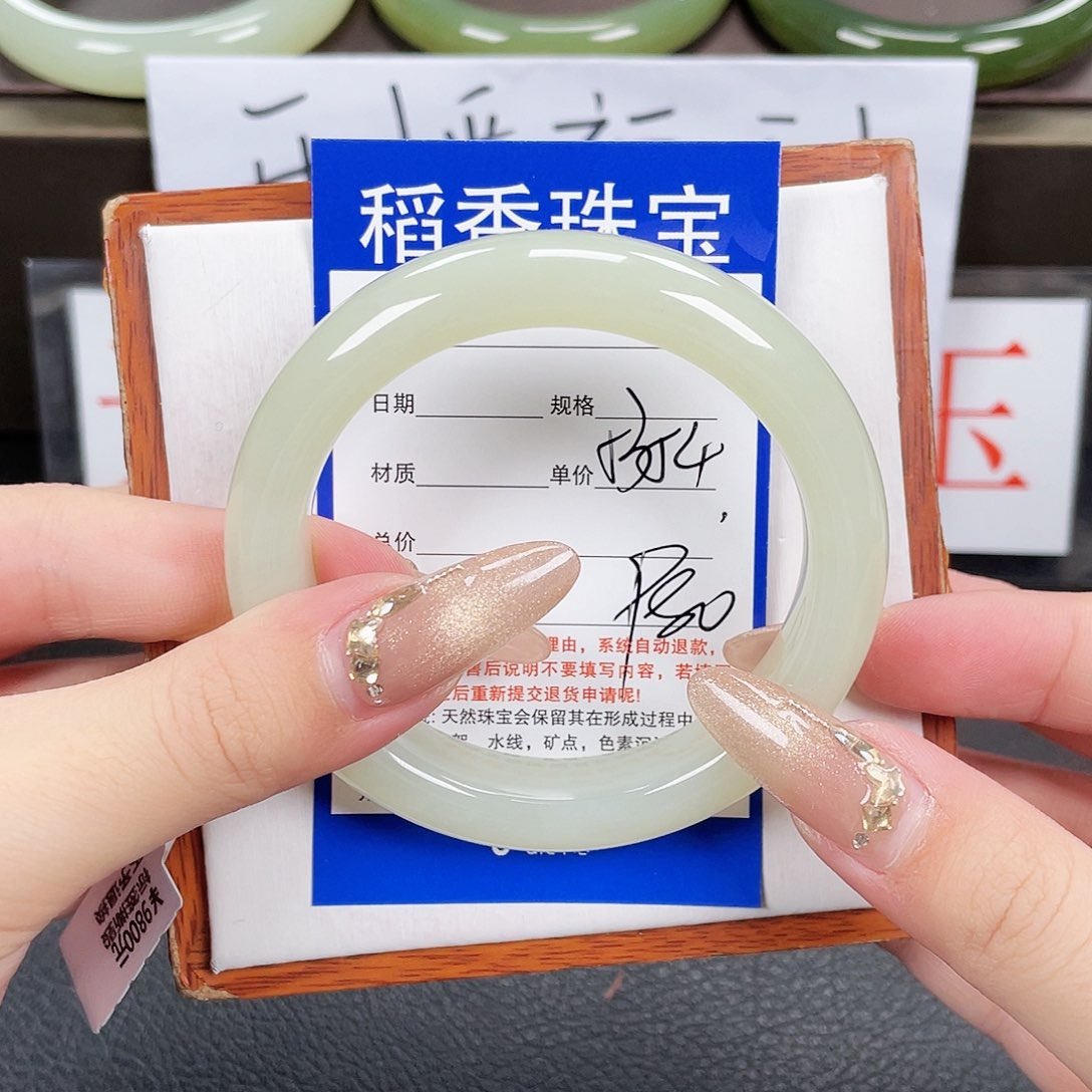 和田玉手镯未镶嵌