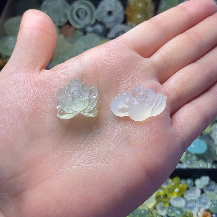 向***南蛇纹石玉合金颈饰小花无售后