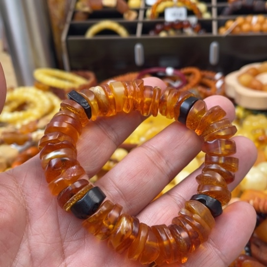 手链琥珀未镶嵌会****?手串