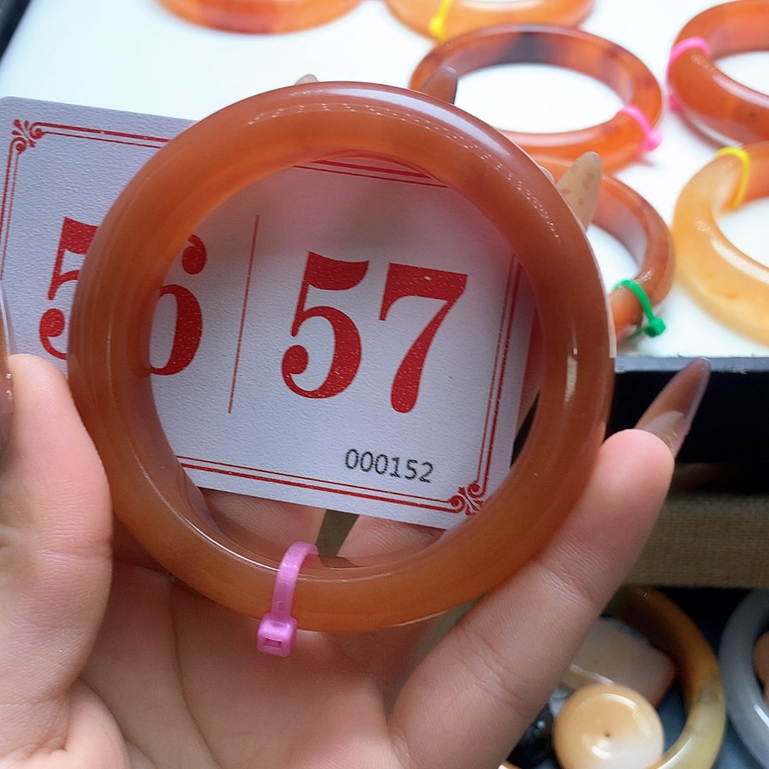 未镶嵌石英质玉（黄龙玉）手镯