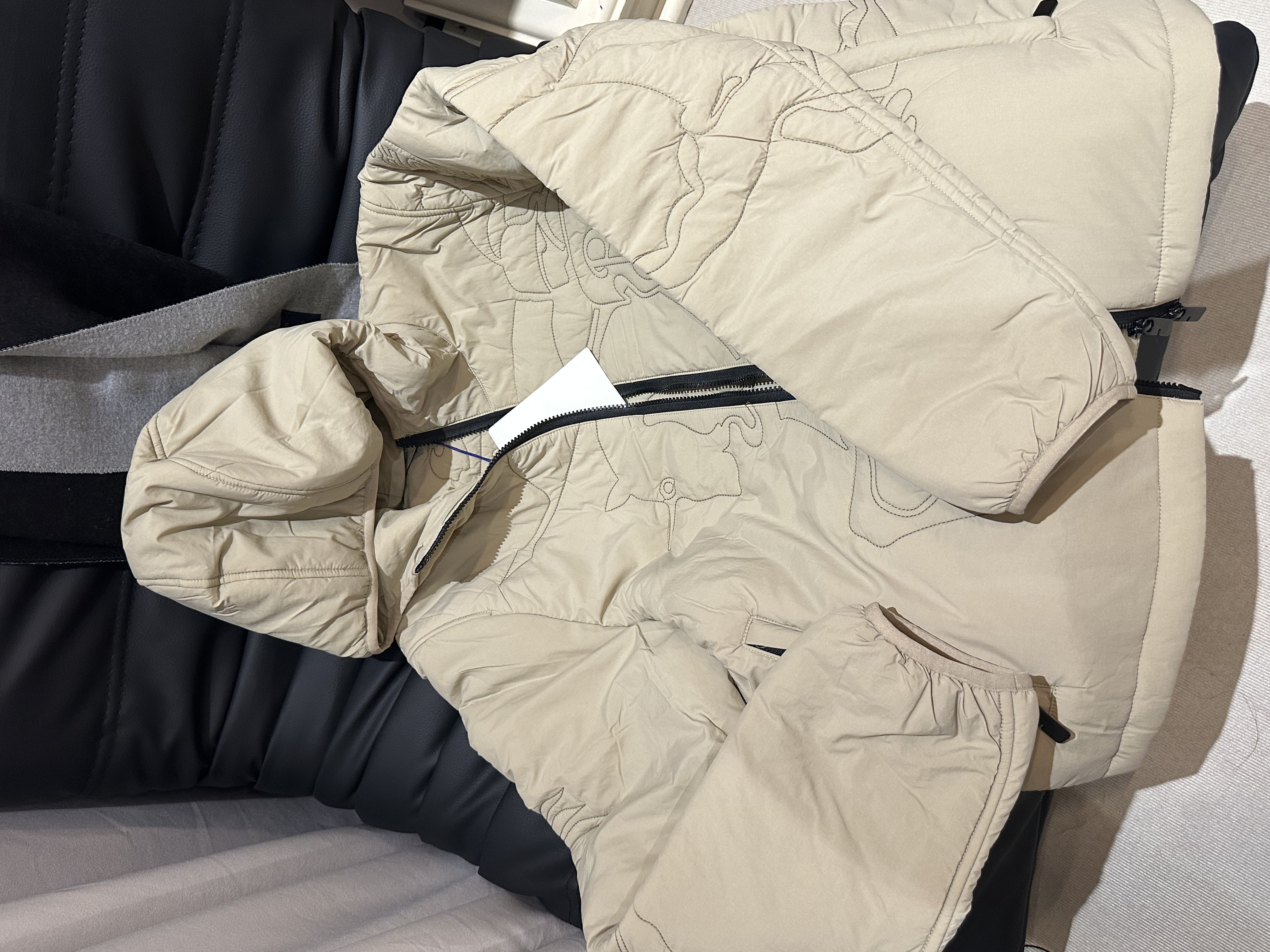 AGBR15 战马图案连帽拉链棉服外套 男女同款
