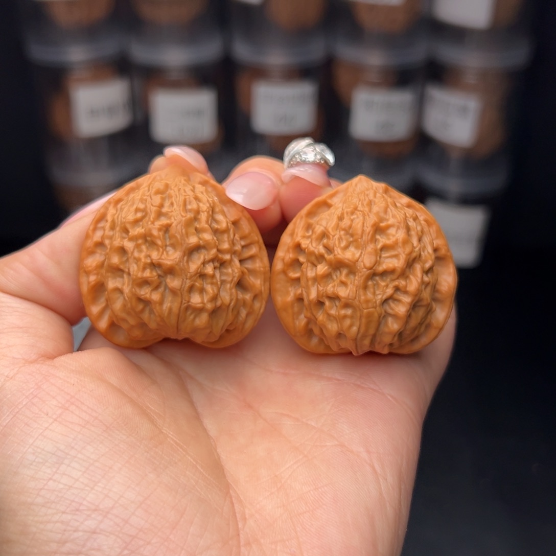 文玩核桃吊坠可****锅金牛